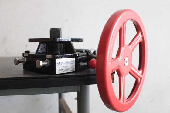 নিউমেটিক অ্যাকচুয়েটরগুলির জন্য ডাবল অ্যাক্টিং অ্যালুমিনিয়াম নির্মাণ সহ হ্যান্ড হুইল দ্বারা পরিচালিত ম্যানুয়াল ওভাররাইড গিয়ারবক্স